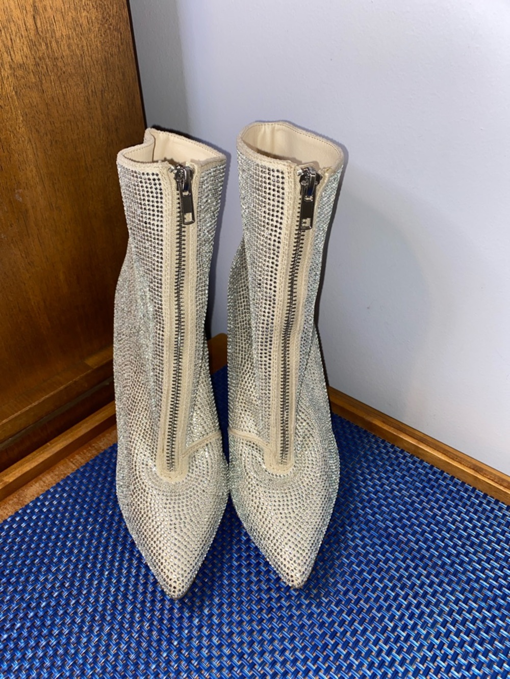 Wild Diva Rhinestone Stiletto boots, preowned, sz 8